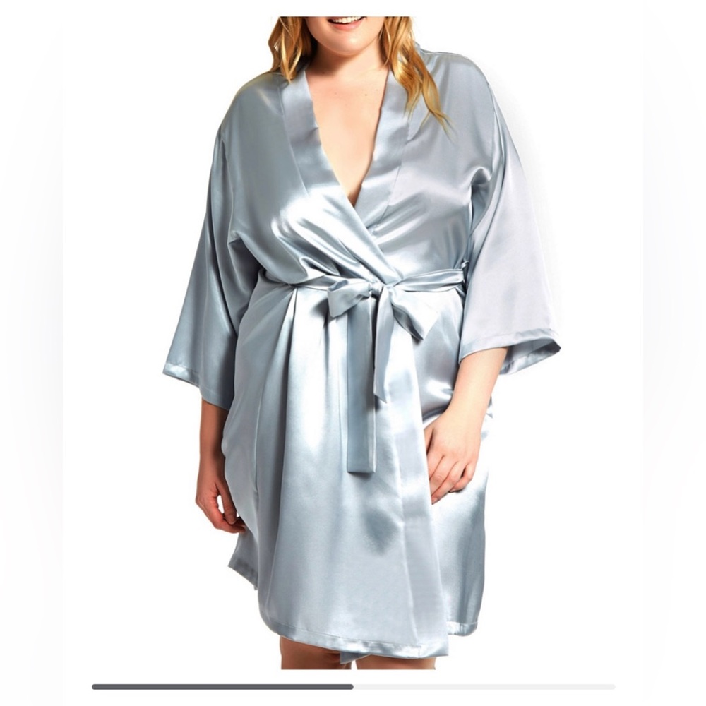 New Gray Satin Robe 1x